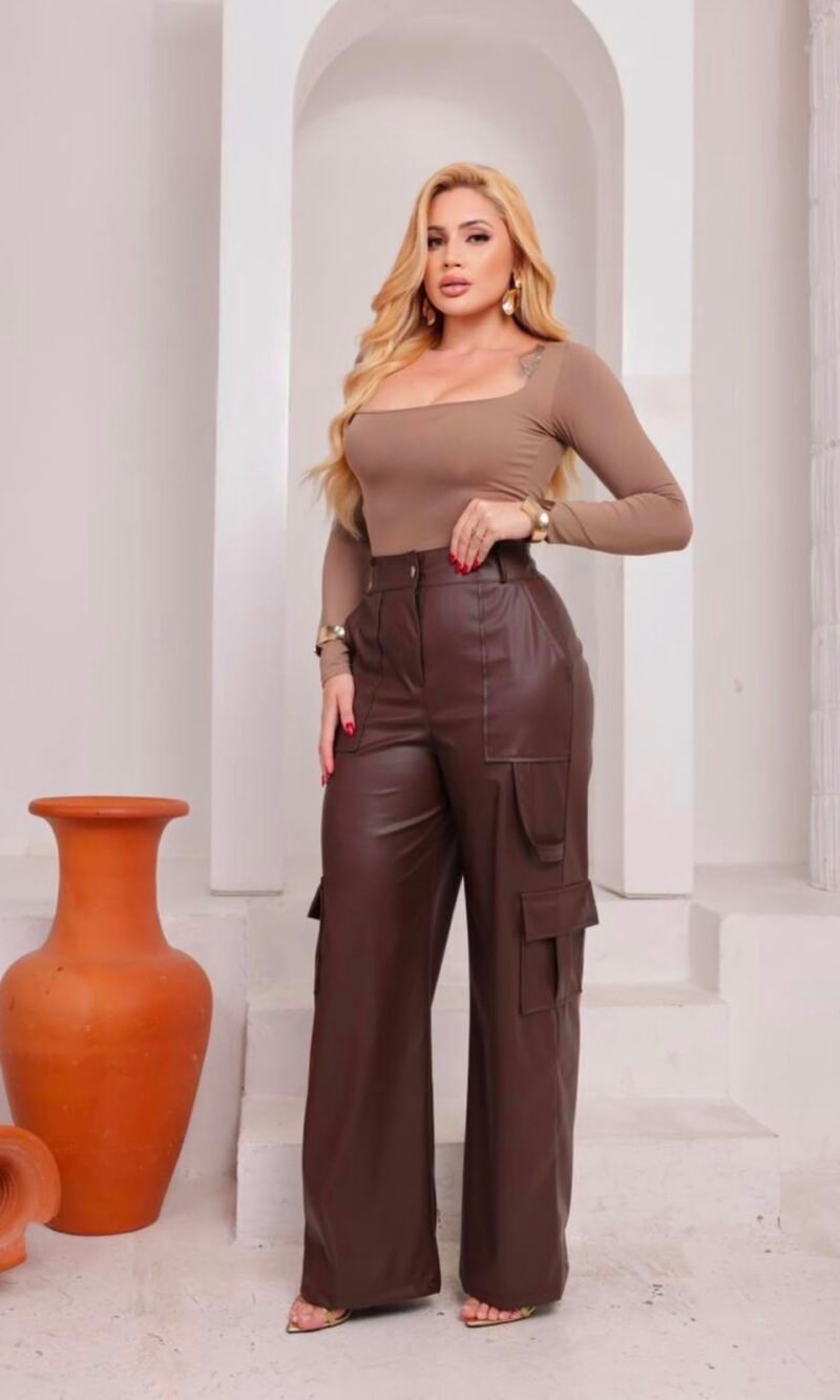 Calça wide cargo Courino